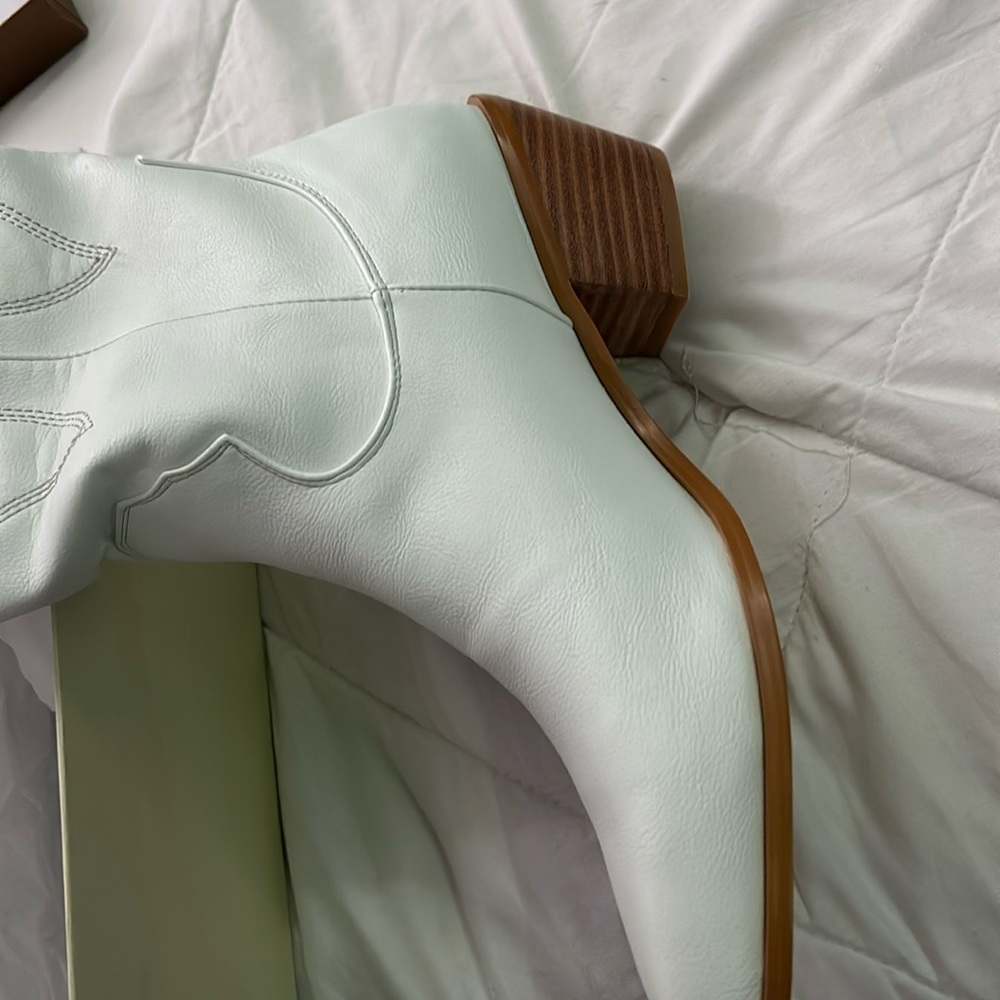 White cowboy/cowgirl boots